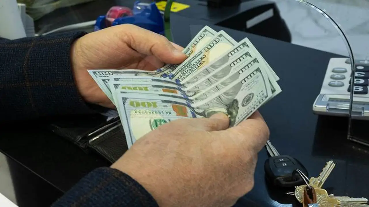 استمرار ارتفاع سعر صرف الدولار مقابل الدينار العراقي في الأسواق المحلية